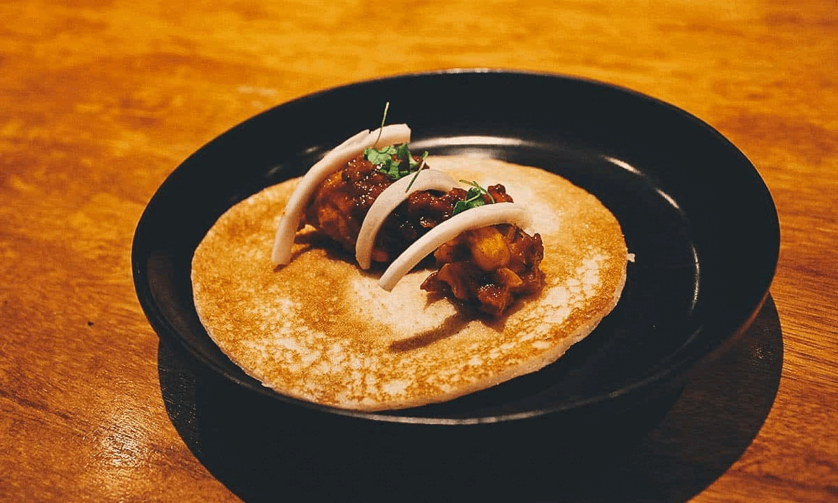 Nh&agrave; h&agrave;ng Gaggan Anand tại Bangkok l&agrave; nh&agrave; h&agrave;ng tốt nhất ch&acirc;u &Aacute; năm nay.