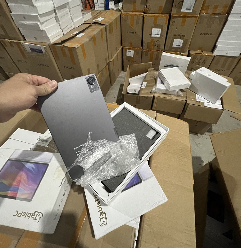 Kho chứa máy tính bảng, điện thoại không rõ nguồn gốc tại Hà Nội