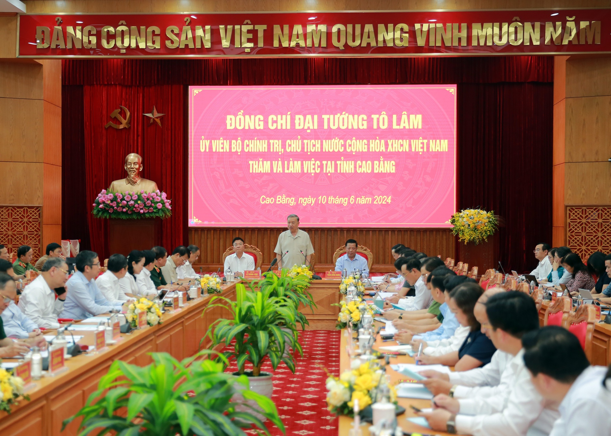 To&agrave;n cảnh cuộc họp - Ảnh: VGP