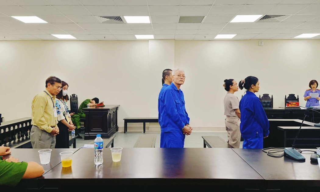 Các bị cáo tại tòa ngày 11/6.