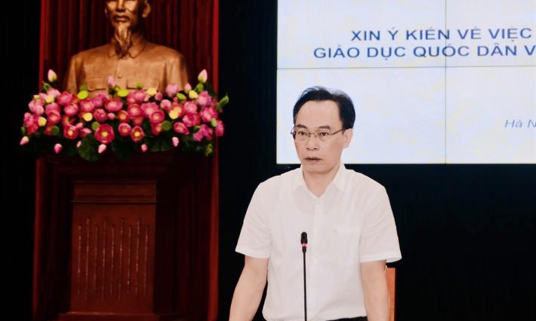 Thứ trưởng Bộ Giáo dục Đào tạo Hoàng Minh Sơn phát biểu khai mạc Tọa đàm. Ảnh: MOET.