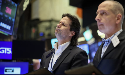 Chứng khoán Mỹ lập kỷ lục mới nhờ cổ phiếu Apple, giá dầu giữ đà hồi phục