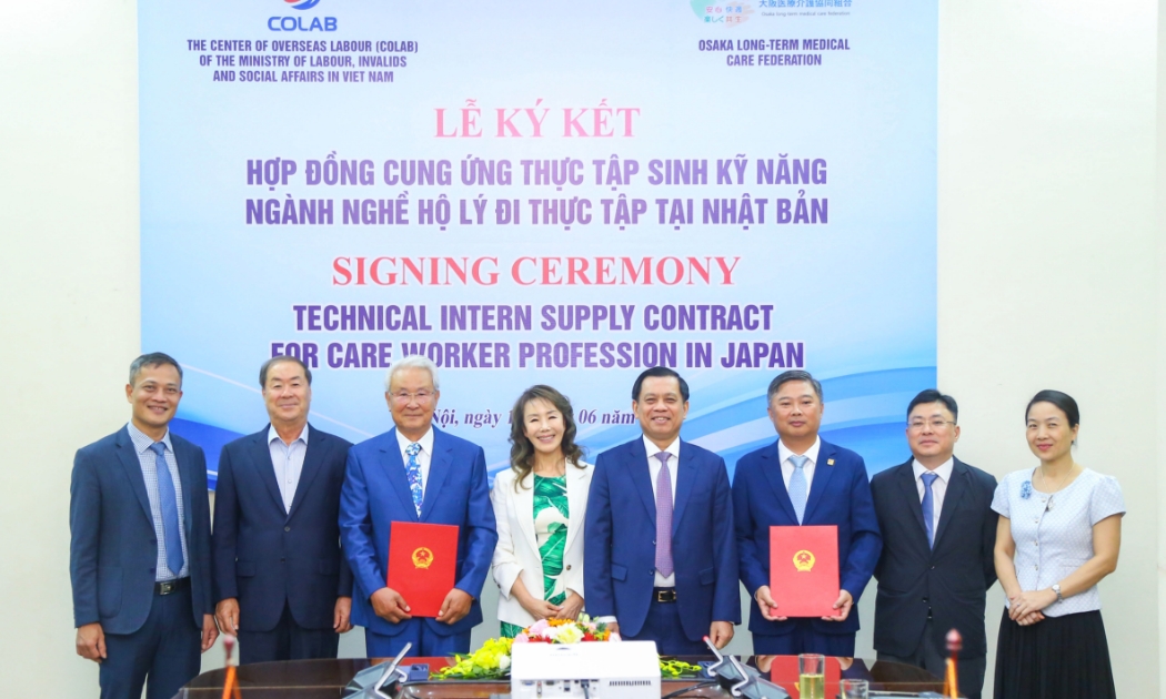 Đại diện các bên tại lễ ký thỏa thuận hợp tác cung ứng nhân lực Ảnh: MOLISA.
