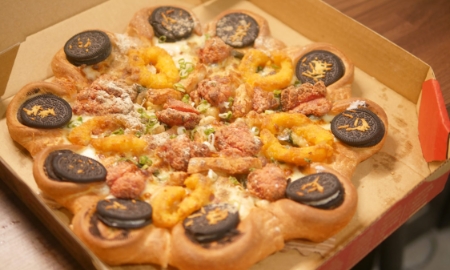 Món pizza mực ống và bánh oreo bán khá chạy của Pizza Hut Đài Loan.