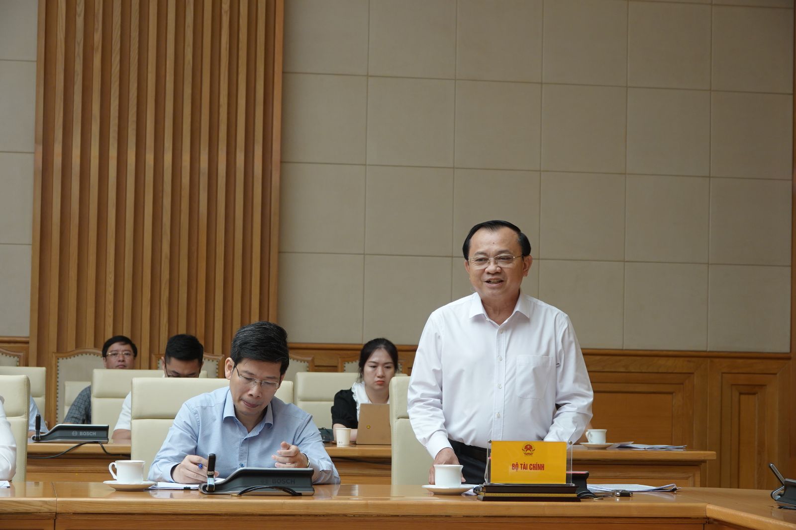 Thứ trưởng Bộ T&agrave;i ch&iacute;nh L&ecirc; Tấn Cận đ&aacute;nh gi&aacute; về t&igrave;nh h&igrave;nh gi&aacute; cả trong những th&aacute;ng cuối năm.