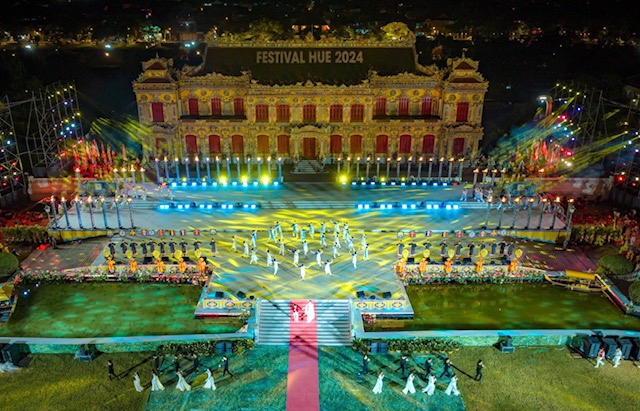 M&agrave;n biểu diễn văn nghệ 