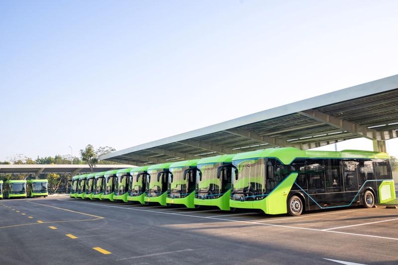 Hanoi targets 100% buses running on electric or green energy