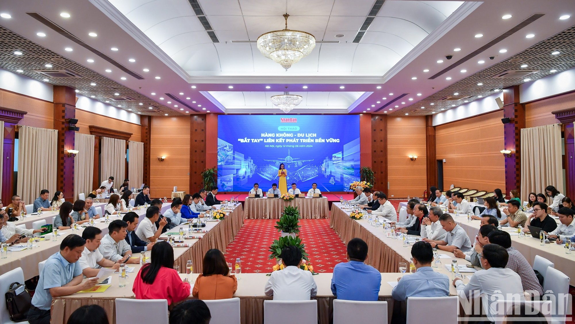 Quang cảnh buổi hội thảo “Hàng không - Du lịch “bắt tay” liên kết phát triển bền vững”.