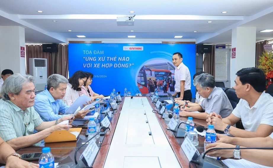 Đại diện cơ quan quản lý, chuyên gia và doanh nghiệp bàn luận nhằm tìm ra một hướng đi rõ rệt hơn cho xe hợp đồng.
