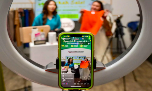 Livestream bán hàng tại Việt Nam: Cơn sốt giảm giá và cạnh tranh không lành mạnh