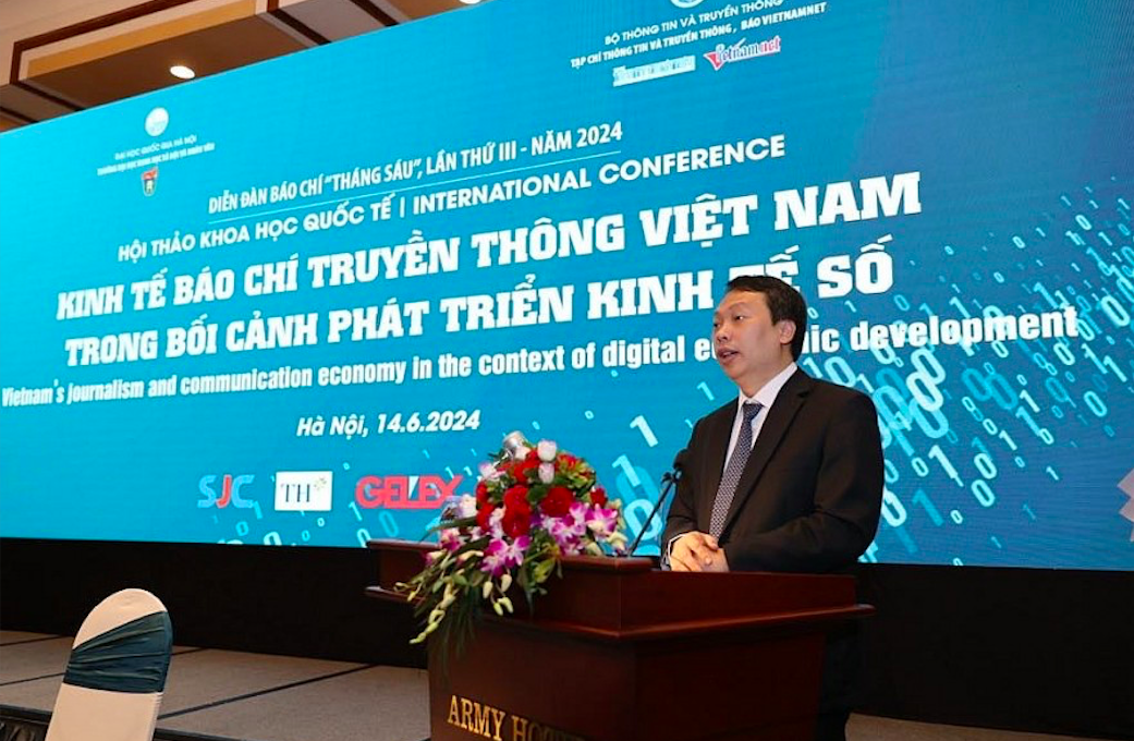 Thứ trưởng Bộ Th&ocirc;ng tin v&agrave; Truyền th&ocirc;ng Nguyễn Huy Dũng ph&aacute;t biểu tại sự kiện.