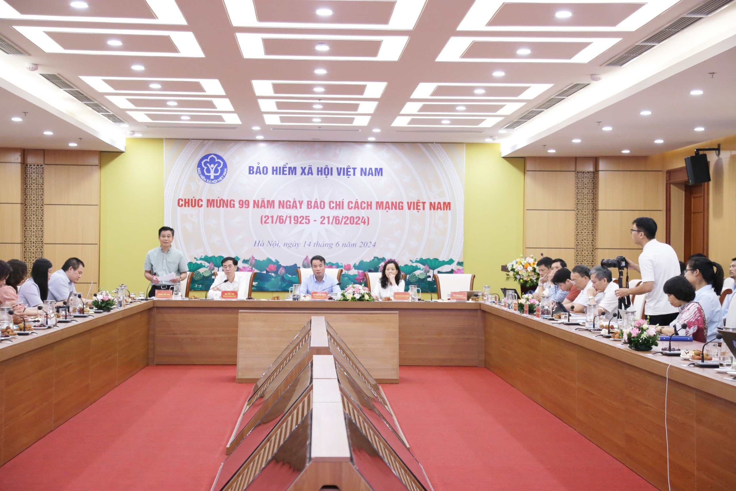 Toàn cảnh hội nghị. 