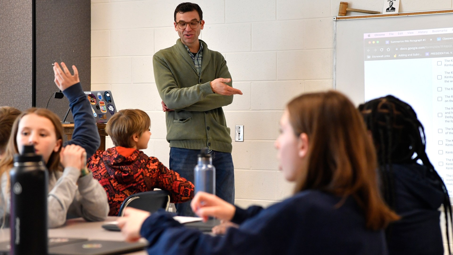 Nhiều học sinh sử dụng AI khi l&agrave;m b&agrave;i tập vệ nh&agrave;