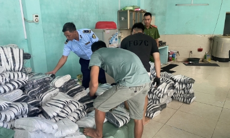 Thu giữ hàng nghìn đôi giày, dép giả mạo nhãn hiệu Nike, Crocs