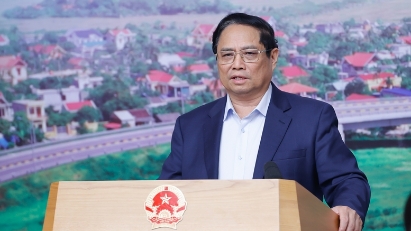 PM asks to complete 3,000 km of expressways before December, 2025