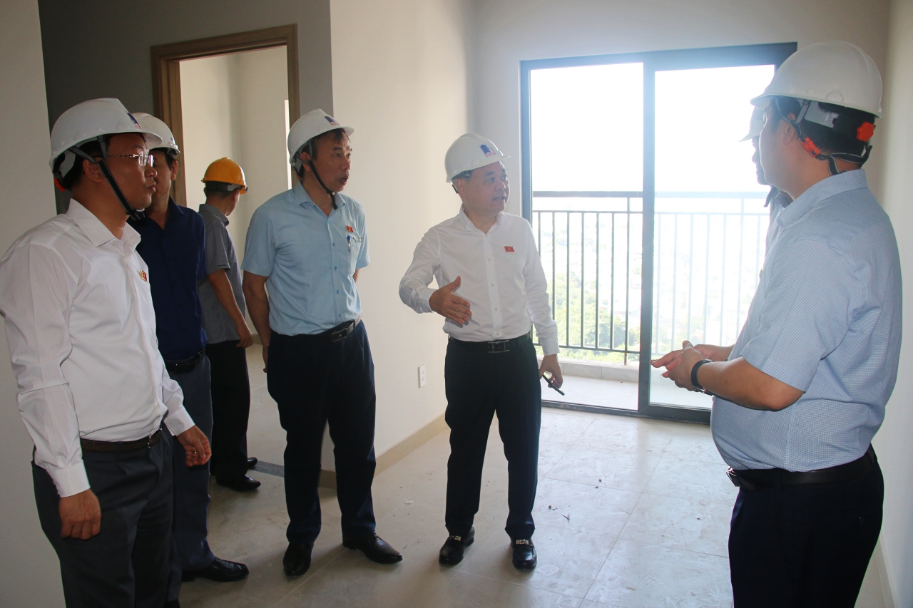 Tổ công tác khảo sát thực tế một số dự án nhà ở trên địa bàn tỉnh Đồng Nai.