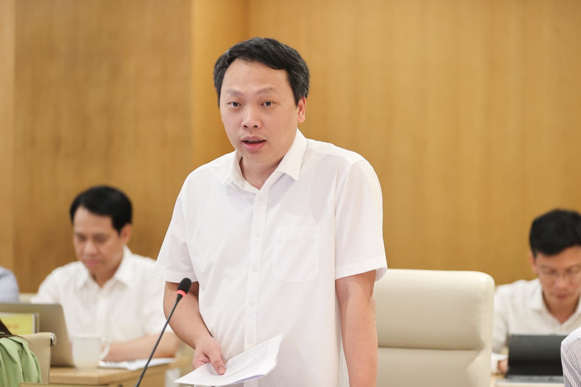 Thứ trưởng Bộ Thông tin và Truyền thông Nguyễn Huy Dũng: các Sở Thông tin và Truyền thông phối hợp chặt chẽ với các doanh nghiệp đẩy mạnh tuyên truyền, hỗ trợ người dân chuyển đổi thuê bao 2G để hạn chế tác động.