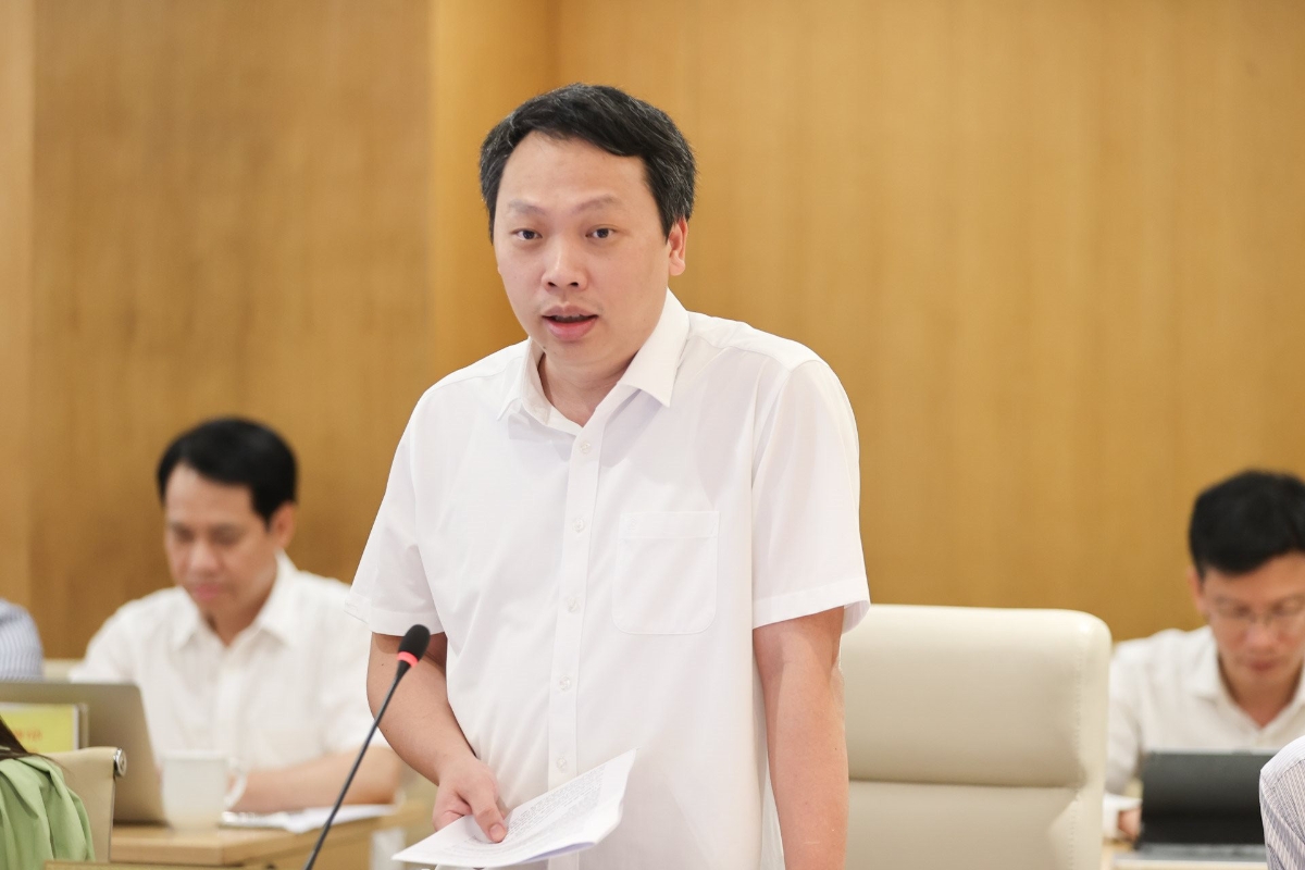 Thứ trưởng Bộ Th&ocirc;ng tin v&agrave; Truyền th&ocirc;ng Nguyễn Huy Dũng:&nbsp;c&aacute;c Sở Th&ocirc;ng tin v&agrave; Truyền th&ocirc;ng phối hợp chặt chẽ với c&aacute;c doanh nghiệp đẩy mạnh tuy&ecirc;n truyền, hỗ trợ người d&acirc;n chuyển đổi thu&ecirc; bao 2G để hạn chế t&aacute;c động.