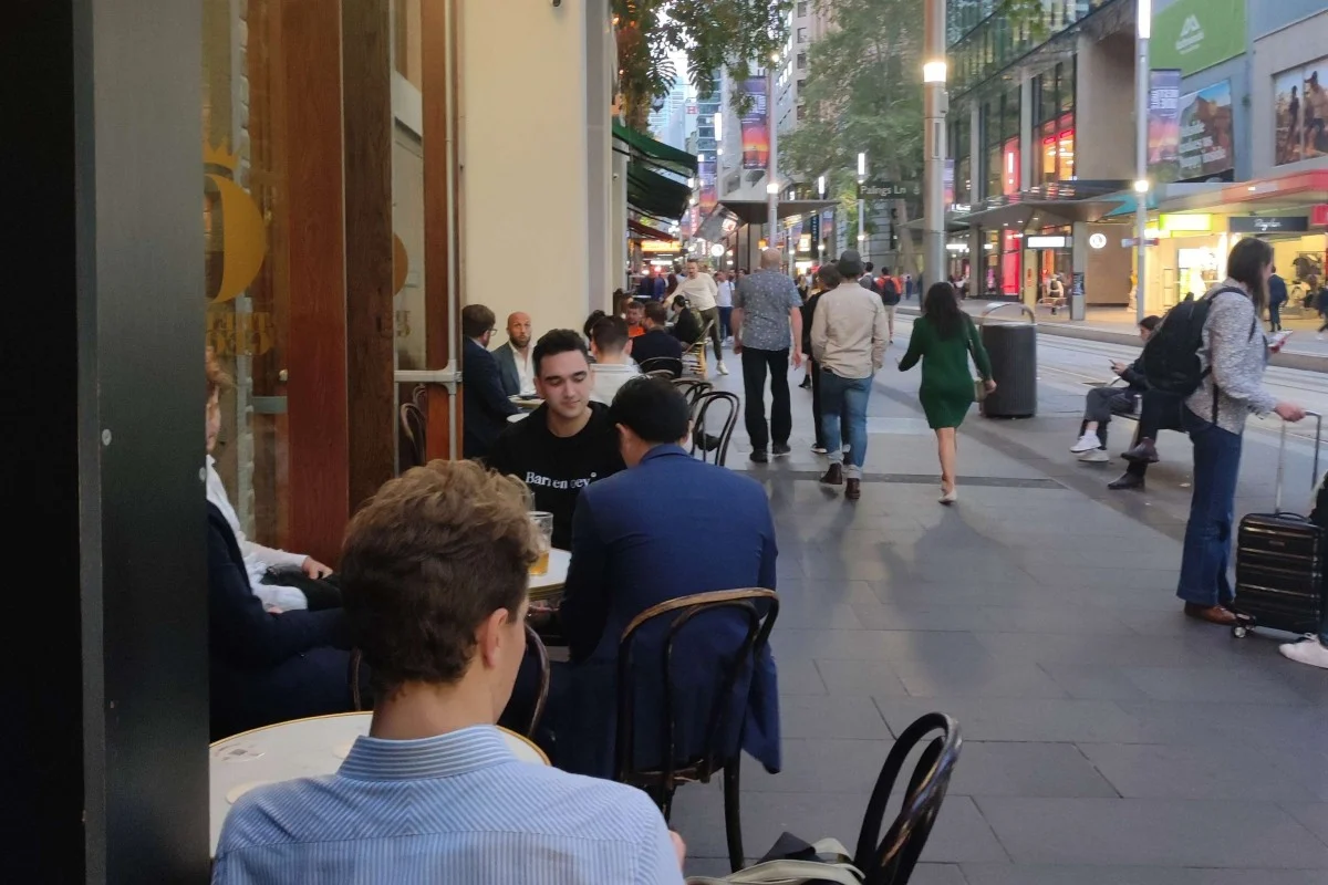 C&aacute;c chủ cơ sở kinh doanh trong ng&agrave;nh F&B &Uacute;c đổ lỗi cho sự kh&oacute; khăn mọi mặt, từ l&atilde;i suất v&agrave; tiền trả lương nh&acirc;n vi&ecirc;n.