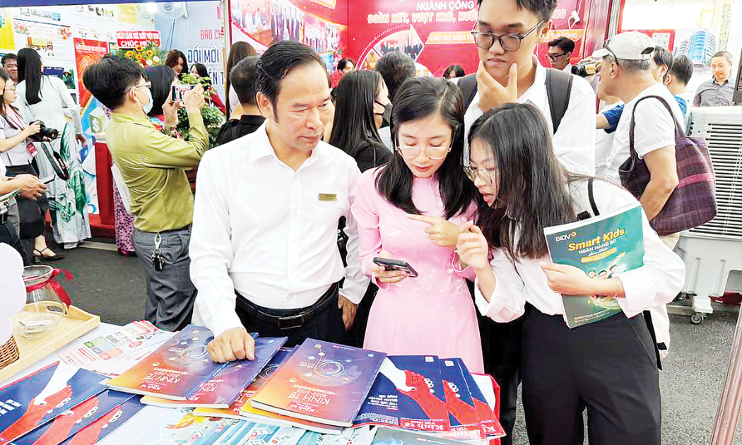Vấn đề kinh tế báo chí và cơ chế tài chính báo chí đang được phân tích để đưa ra giải pháp giúp báo chí phát triển.