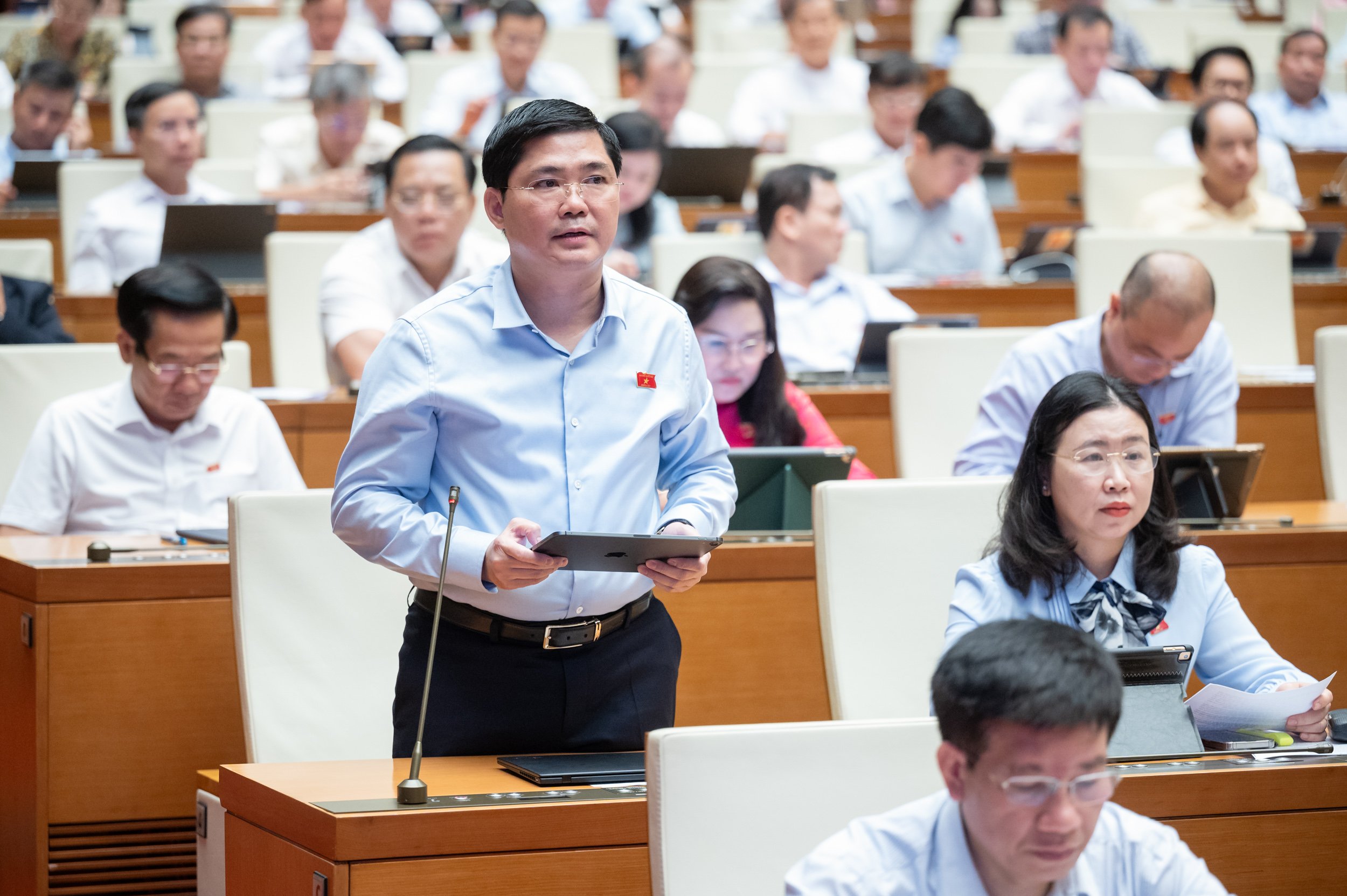 Đại biểu Nguyễn Tuấn Anh, Đoàn đại biểu Quốc hội tỉnh Long An nêu 06 vướng mắc liên quan đến quy định về khai thác khoáng sản làm vật liệu xây dựng thông thường.