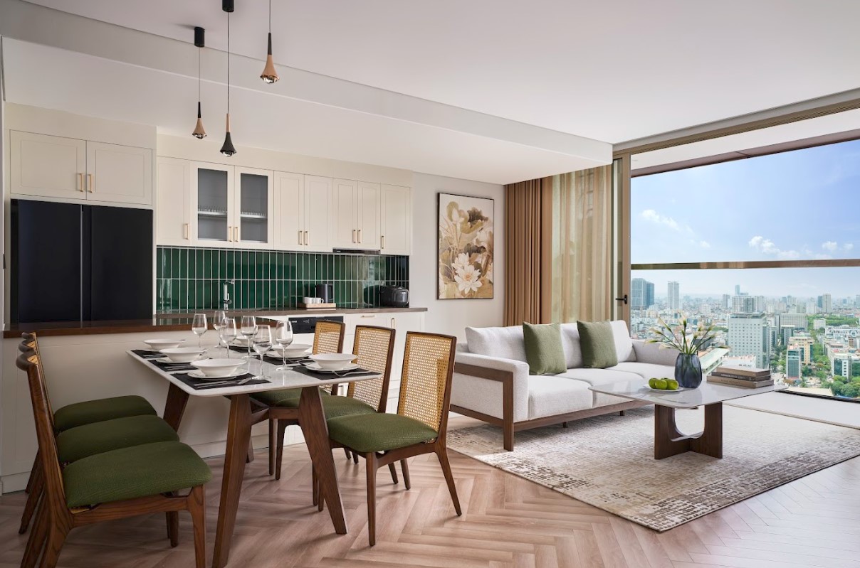 Không gian rộng rãi với tầm nhìn toàn cảnh thành phố tại mỗi căn hộ dịch vụ Swiss-Belresidences Hanoi.