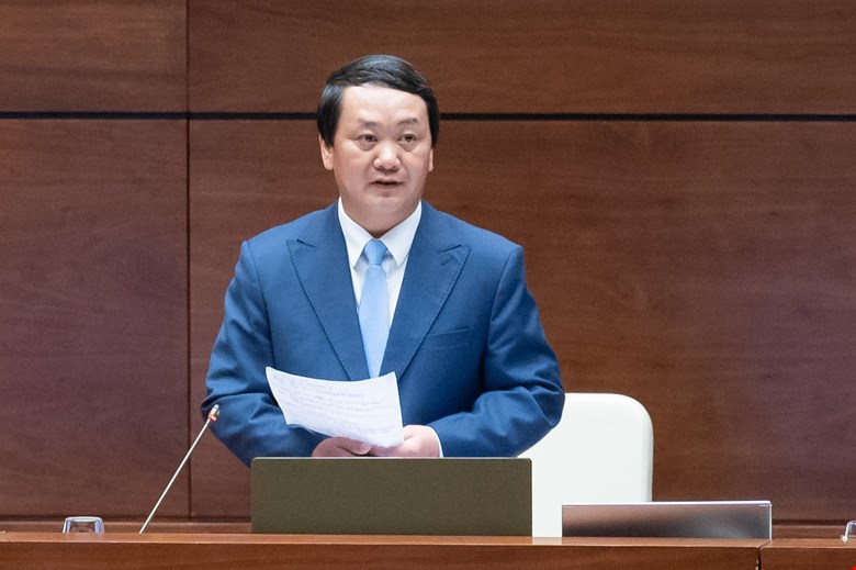 Bộ trưởng, Chủ nhiệm Ủy ban Dân tộc Hầu A Lềnh giải trình nội dung đại biểu quan tâm. Ảnh: Quochoi.
