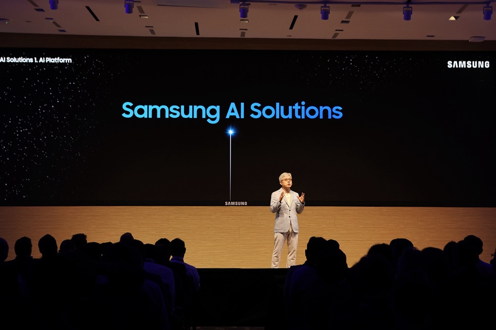 Tiến sĩ Siyoung Choi, Chủ tịch Samsung Electronics, ph&aacute;t biểu tại Diễn đ&agrave;n