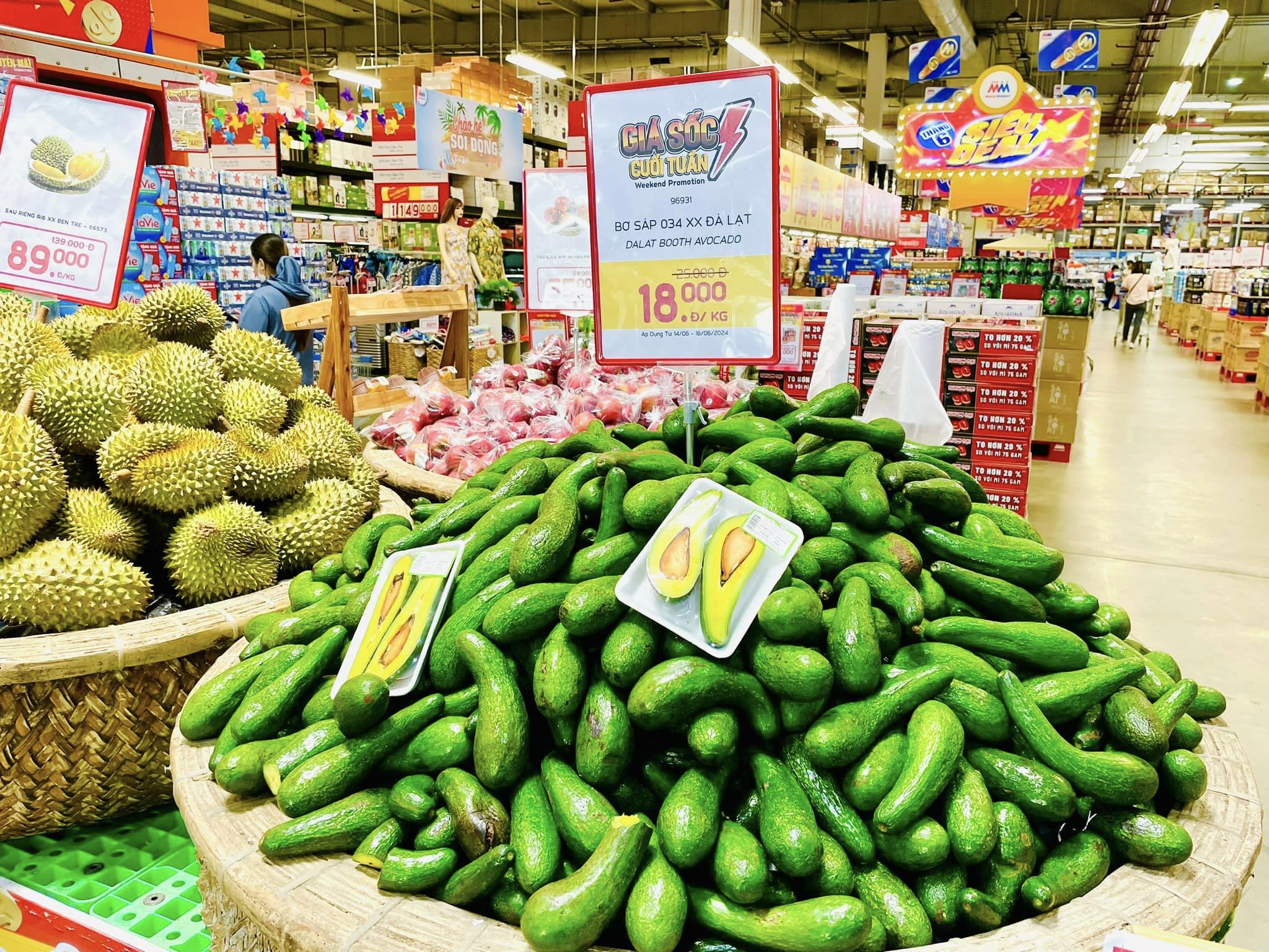 Ngập tr&agrave;n tr&aacute;i c&acirc;y m&ugrave;a h&egrave; với đa dạng n&ocirc;ng sản địa phương được b&aacute;n với gi&aacute; ưu đ&atilde;i d&agrave;nh cho người ti&ecirc;u d&ugrave;ng.