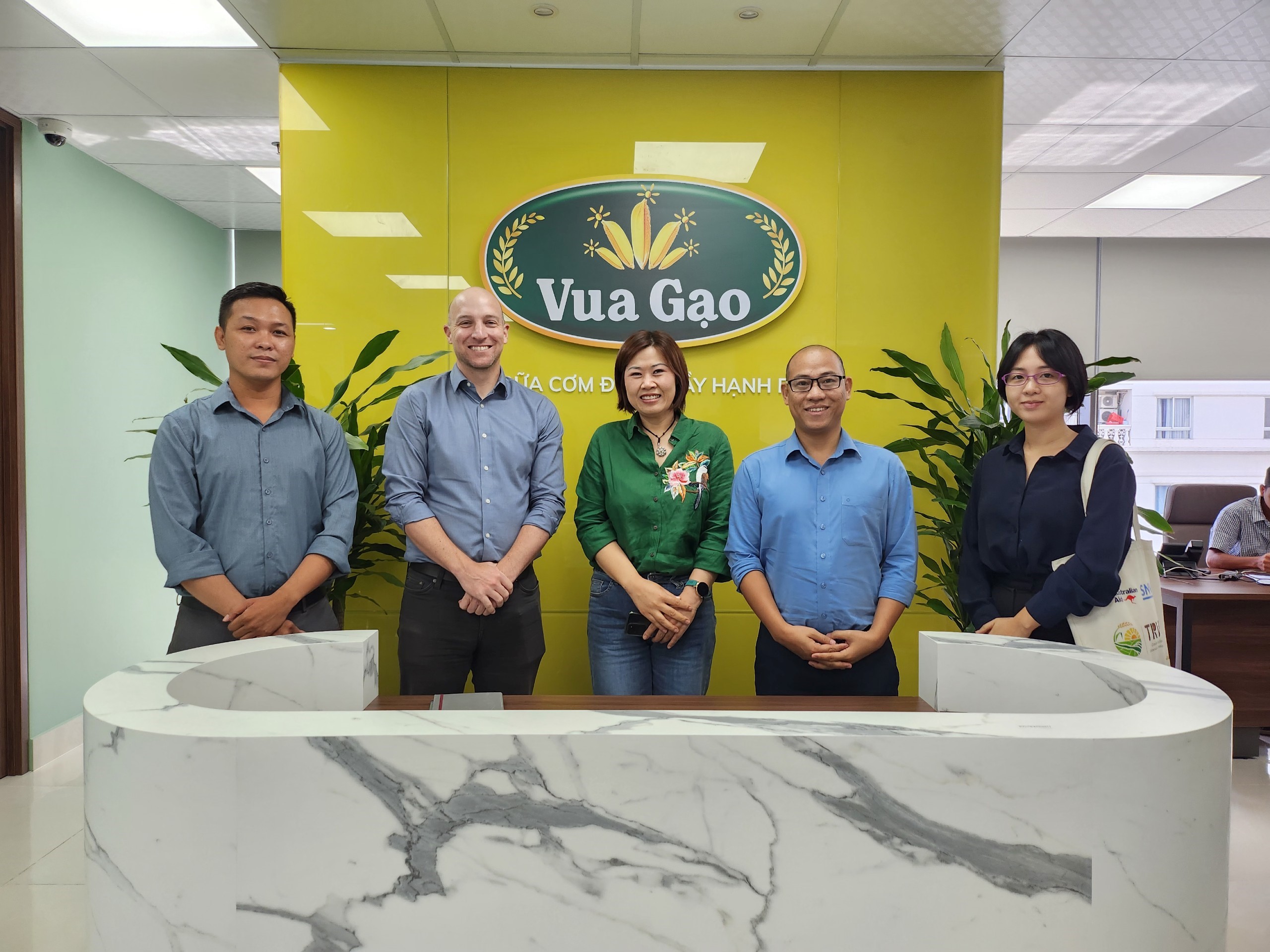 Buổi gặp mặt của thương hiệu Vua Gạo v&agrave; đại diện SNV.