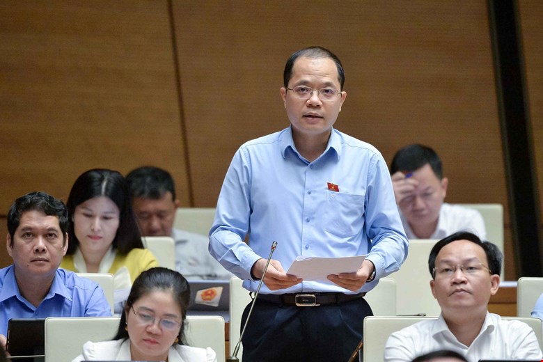 Đại biểu Đinh C&ocirc;ng Sỹ, đo&agrave;n Sơn La. Ảnh: Quochoi.