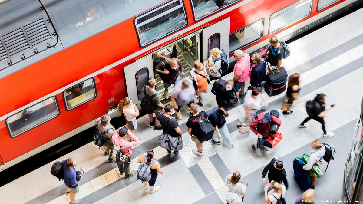 Nếu chỉ ở Đức hai tuần, Deutschland Ticket có giá 49 euro là loại vé tiết kiệm thích hợp cho khách du lịch.