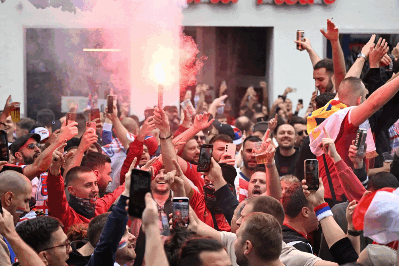 Ước t&iacute;nh h&agrave;ng triệu người h&acirc;m mộ bao gồm 650 ngh&igrave;n kh&aacute;ch quốc tế sẽ đến thăm 10 th&agrave;nh phố đăng cai Euro 2024 của Đức.