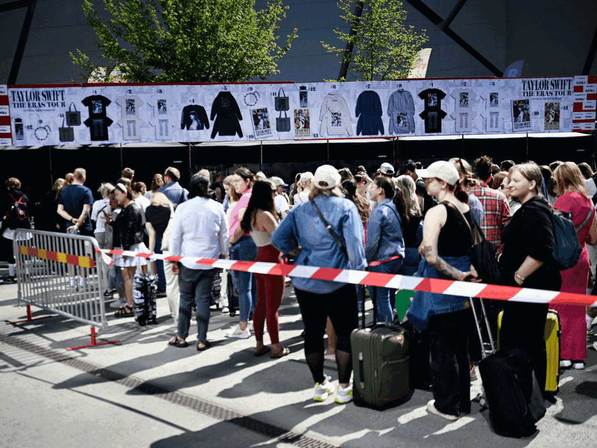 Ước t&iacute;nh sẽ c&oacute; gần 1,2 triệu người h&acirc;m mộ tham gia buổi h&ograve;a nhạc của nữ ca sĩ ở Anh.