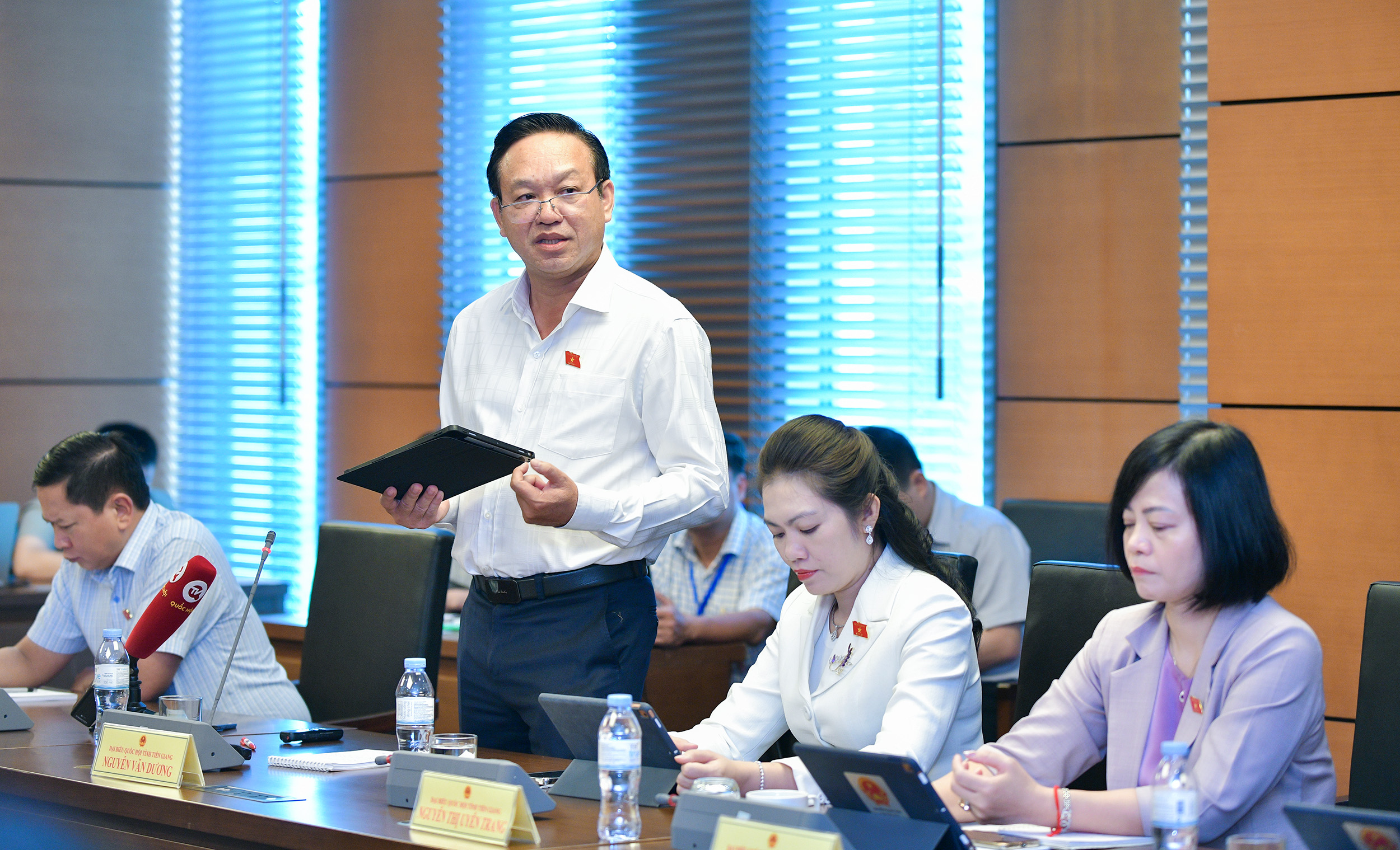 Đại biểu Nguyễn Văn Dương, đo&agrave;n Tiền Giang.