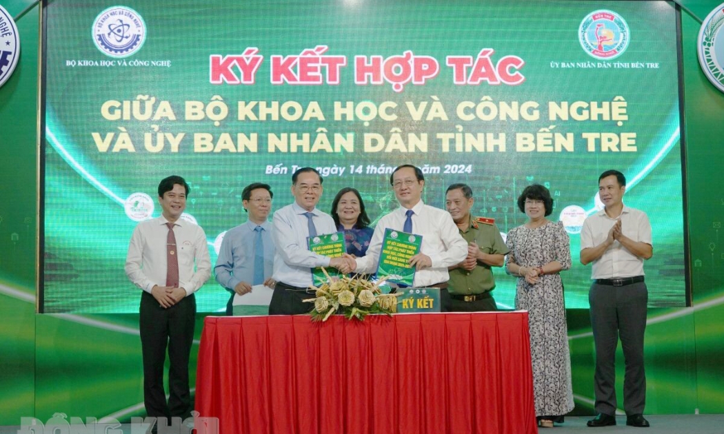 Bộ KH-CN và UBND tỉnh Bến Tre ký kết chương trình phối hợp hoạt động khoa học, công nghệ và đổi mói sáng tạo. Ảnh: baodongkhoi.vn
