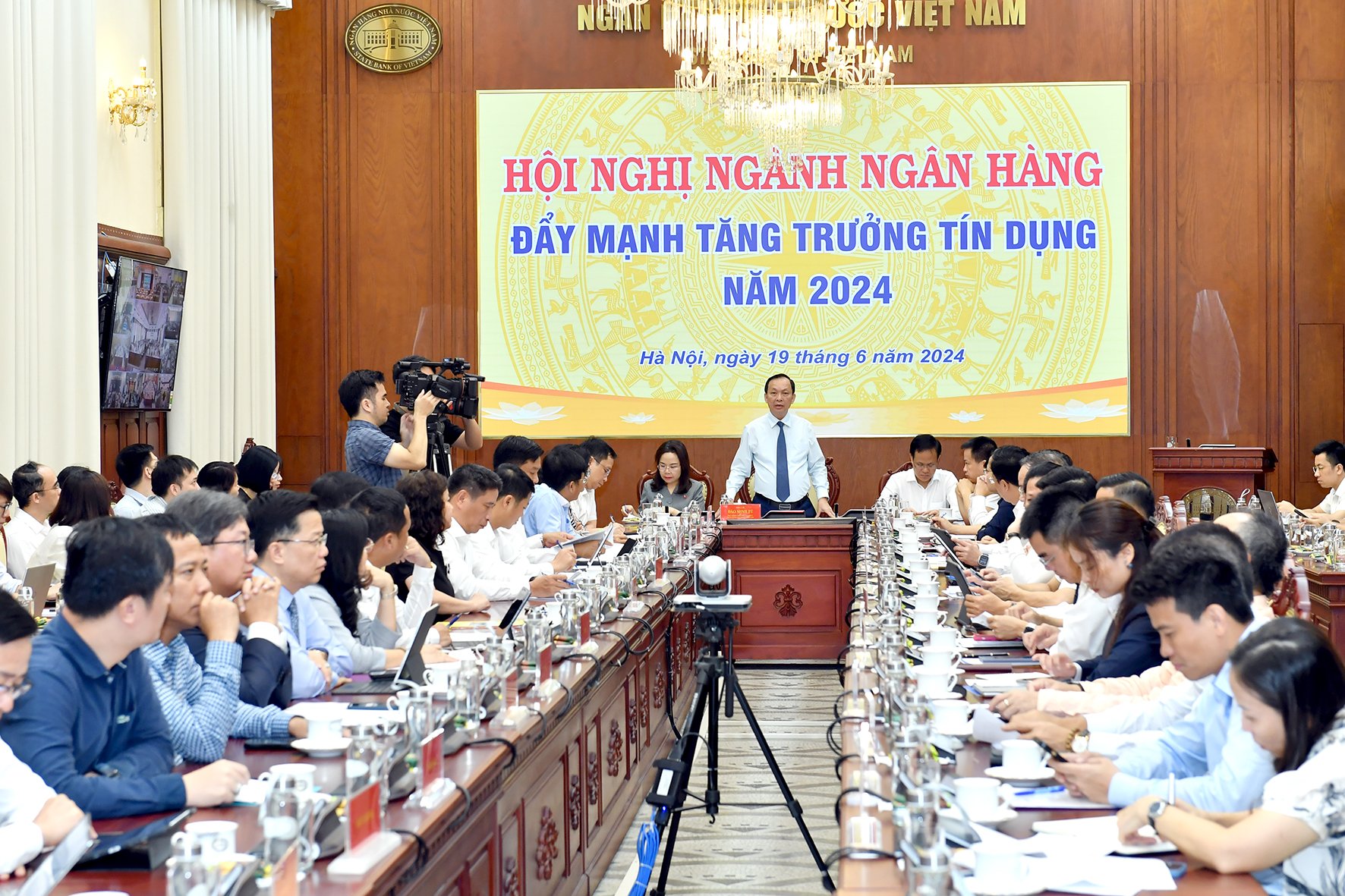Lãnh đạo Ngân hàng Nhà nước chủ trì hội nghị.