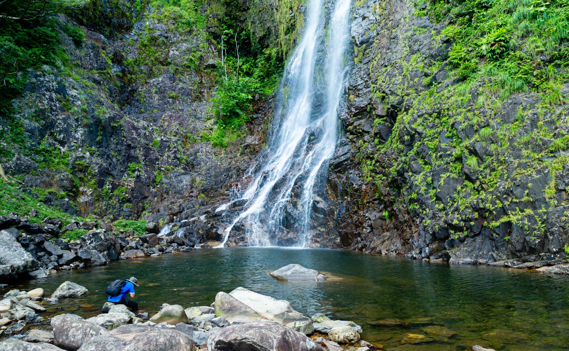 Thác Ba Vòi nằm giữa rừng Trường Sơn hùng vĩ với bạt ngàn cây cổ thụ. Ảnh: Hoàng Táo