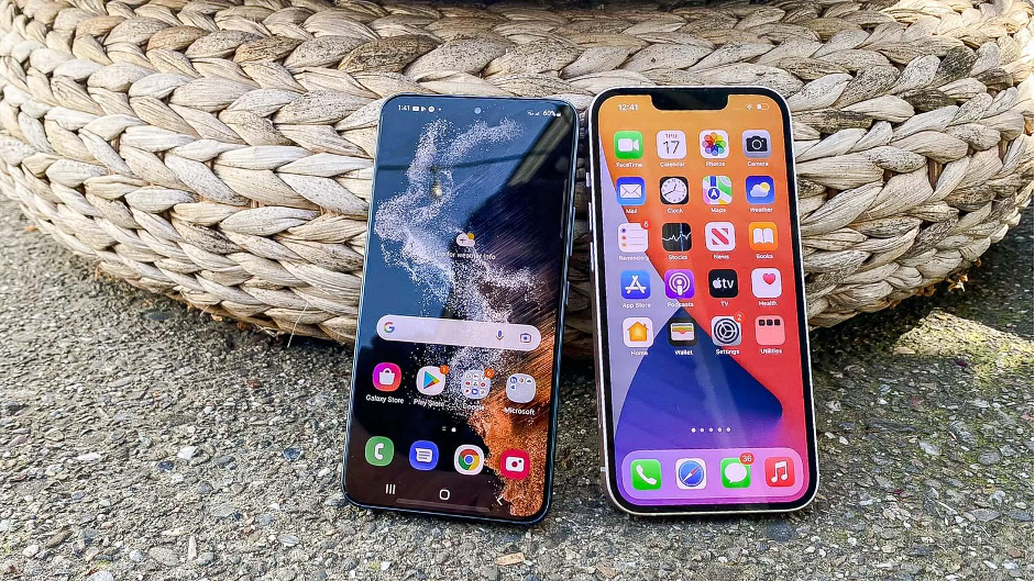Samsung và Apple sẽ cạnh tranh gay gắt sau khi Apple bước chân vào cuộc đua AI - Ảnh minh họa.