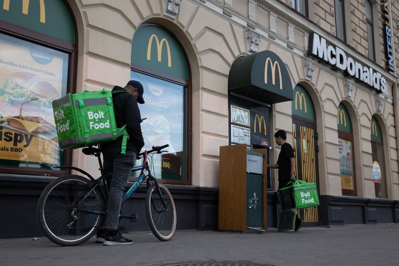 Người Ph&aacute;p n&oacute;i ri&ecirc;ng v&agrave; người d&acirc;n ch&acirc;u &Acirc;u n&oacute;i chung đang ng&agrave;y c&agrave;ng th&iacute;ch những m&oacute;n như b&aacute;nh burger v&igrave; tiện lợi v&agrave; gi&aacute; rẻ.