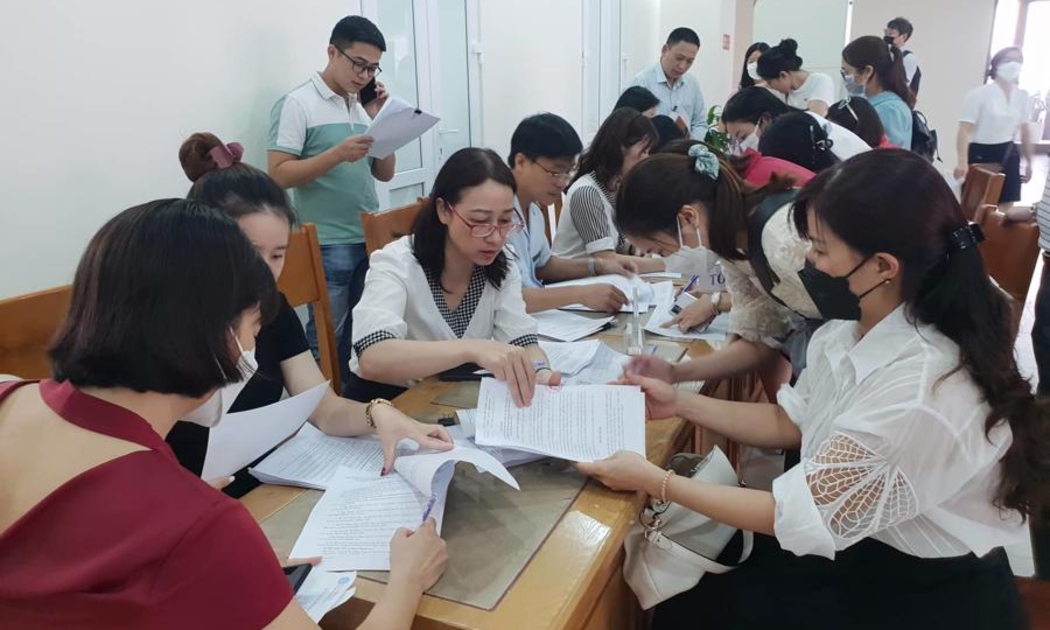 Ban hành các quyết định thanh tra doanh nghiệp, đơn vị nợ đóng bảo hiểm xã hội. Ảnh: Thu Hiền.