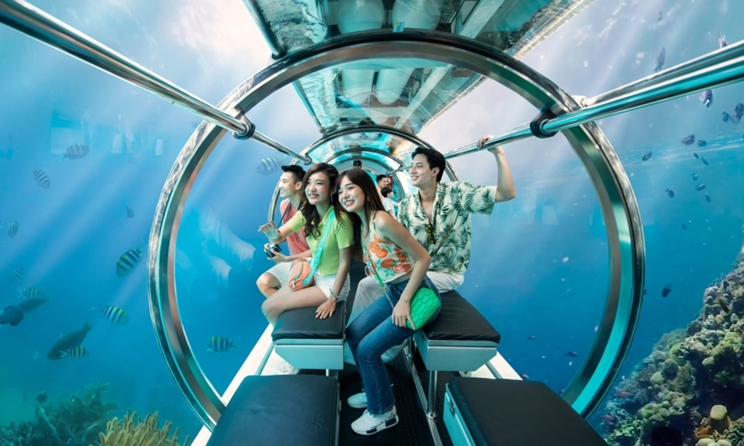 Dịch vụ tàu lặn tại Vịnh Nha Trang là một sản phẩm du lịch biển độc đáo, đẳng cấp thế giới lần đầu tiên triển khai tại Việt Nam.