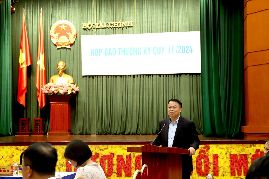 Thứ trưởng Nguyễn Đức Chi ph&aacute;t biểu tại buổi Họp b&aacute;o.