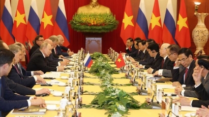 Talks between Party General Secretary Nguyen Phu Trong and Russian President Vladimir Putin