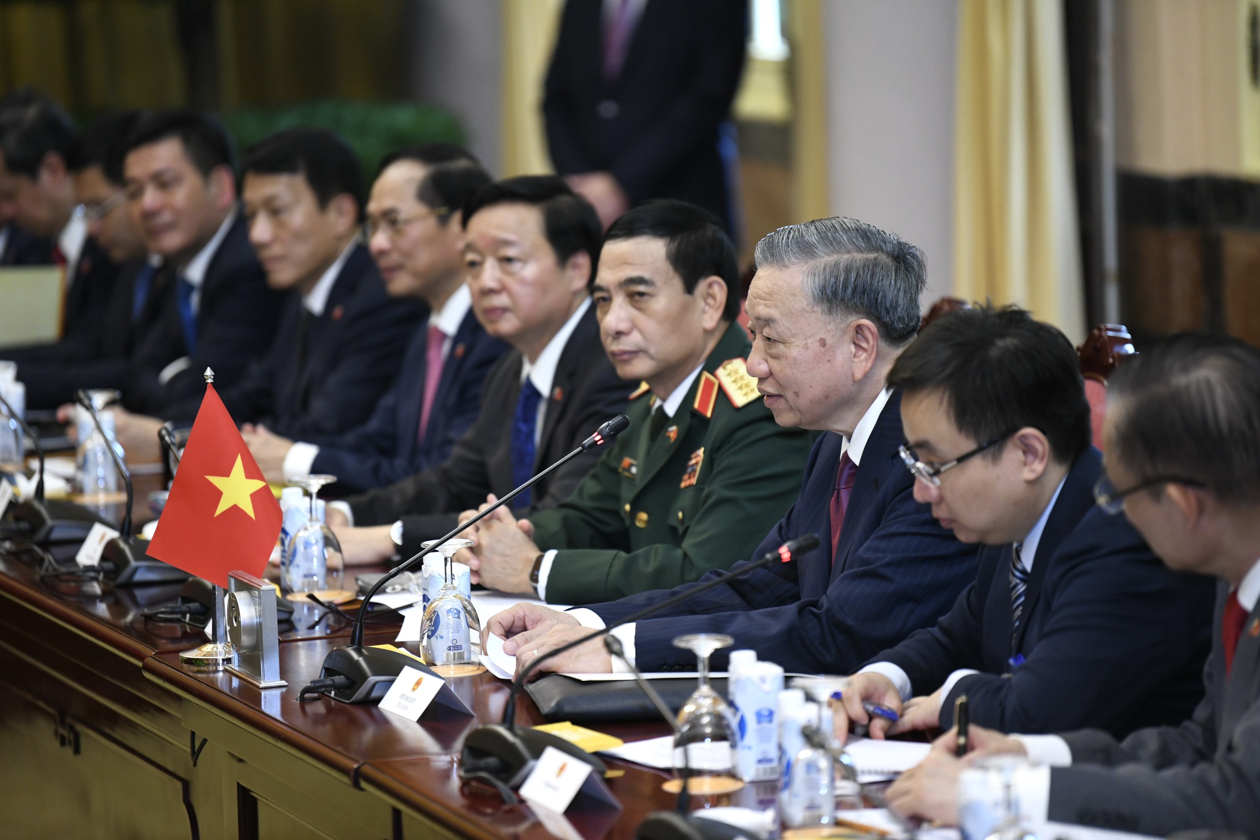 Chủ tịch nước T&ocirc; L&acirc;m v&agrave; Tổng thống Vladimir Putin tại hội đ&agrave;m. Ảnh: VGP.