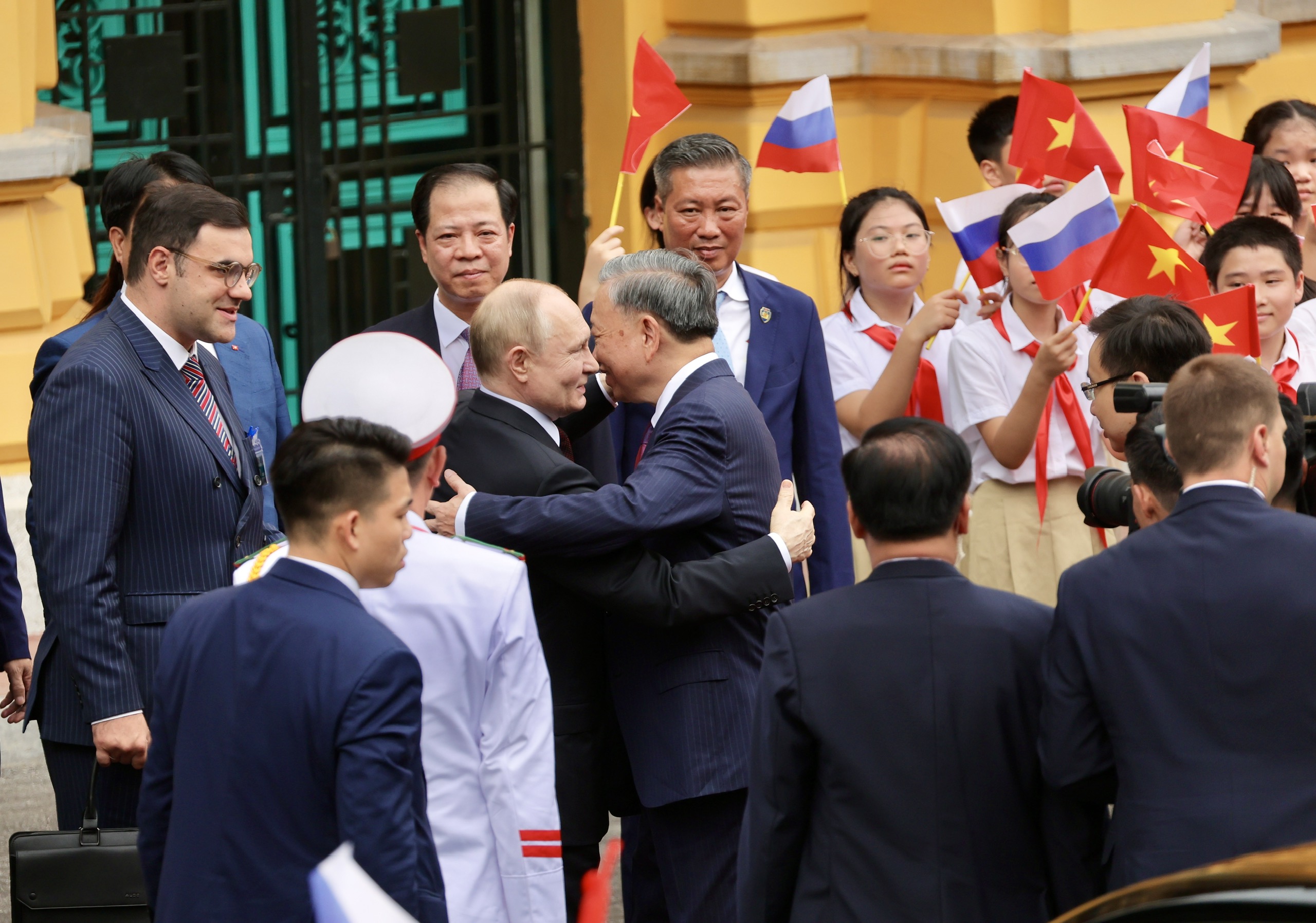 Chủ tịch nước T&ocirc; L&acirc;m v&agrave; Tổng thống Putin.