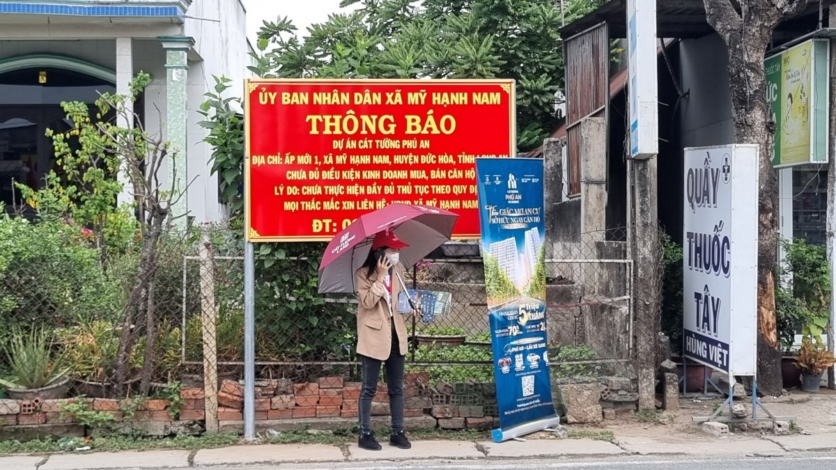 Bảng thông tin cảnh báo về dự án Cát Tường Phú An của UBND xã Mỹ Hạnh Nam, huyện Đức Hòa, tỉnh Long An.