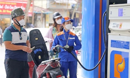 Xăng dầu tiếp tục đà tăng giá