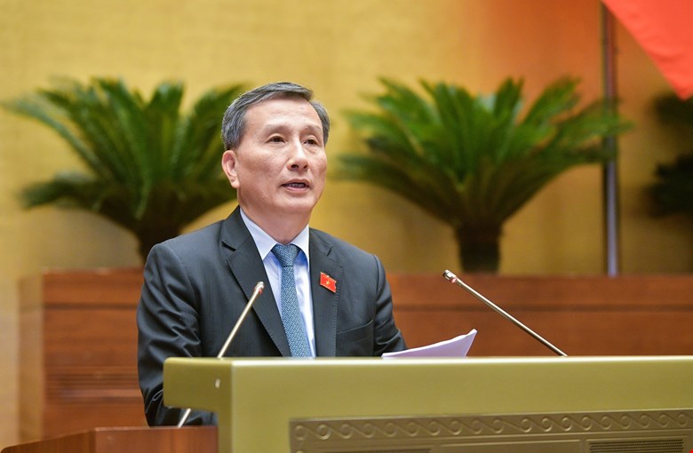 Chủ nhiệm Ủy ban Khoa học, Công nghệ và Môi trường của Quốc hội Lê Quang Huy báo cáo thẩm tra dự án Luật Địa chất và khoáng sản.