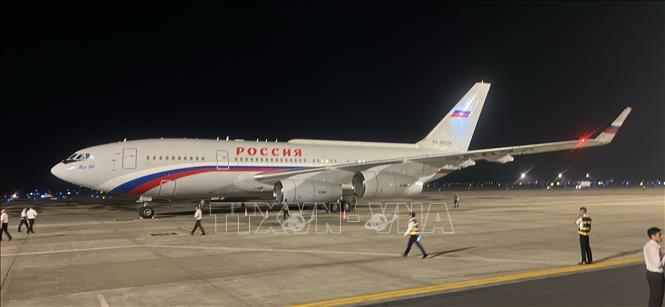 Rạng sáng ngày 20/6, chuyên cơ của Tổng thống LB Nga Vladimir Putin hạ cánh xuống Sân bay quốc tế Nội Bài (Hà Nội) - Ảnh: TTXVN